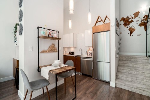 155 2Nd Avenue W, Vancouver, BC - Indoor Photo Showing Other Room