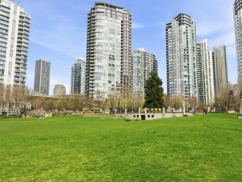 3106-1495 Richards Street, Vancouver, BC - Outdoor With Facade