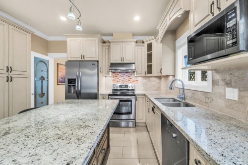 8480 Francis Road, Richmond, BC - Indoor Photo Showing Kitchen With Double Sink With Upgraded Kitchen