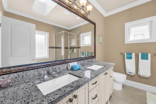 8480 Francis Road, Richmond, BC - Indoor Photo Showing Bathroom