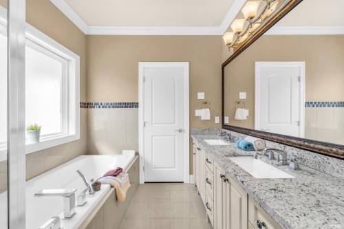 8480 Francis Road, Richmond, BC - Indoor Photo Showing Bathroom
