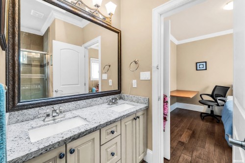 8480 Francis Road, Richmond, BC - Indoor Photo Showing Bathroom
