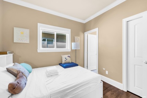 8480 Francis Road, Richmond, BC - Indoor Photo Showing Bedroom