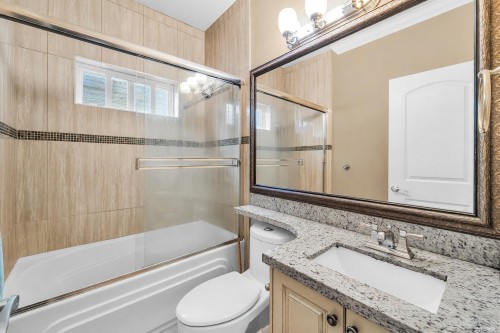 8480 Francis Road, Richmond, BC - Indoor Photo Showing Bathroom