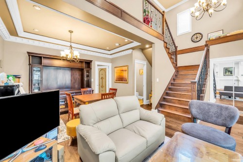 8480 Francis Road, Richmond, BC - Indoor Photo Showing Living Room