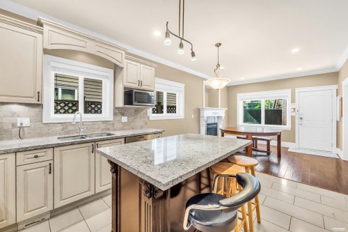 8480 Francis Road, Richmond, BC - Indoor Photo Showing Kitchen With Double Sink With Upgraded Kitchen