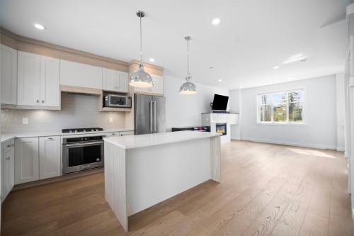 7-5377 8A Avenue, Delta, BC - Indoor Photo Showing Kitchen With Stainless Steel Kitchen With Upgraded Kitchen