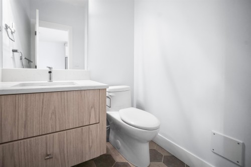 7-5377 8A Avenue, Delta, BC - Indoor Photo Showing Bathroom