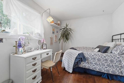 5351 Crescent Drive, Delta, BC - Indoor Photo Showing Bedroom