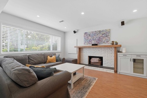 5351 Crescent Drive, Delta, BC - Indoor Photo Showing Living Room With Fireplace