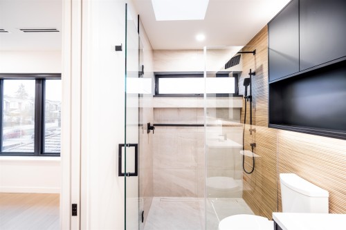 7960 Inverness Street, Vancouver, BC - Indoor Photo Showing Bathroom