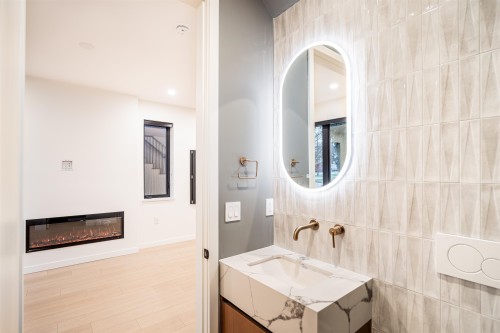 7960 Inverness Street, Vancouver, BC - Indoor Photo Showing Bathroom