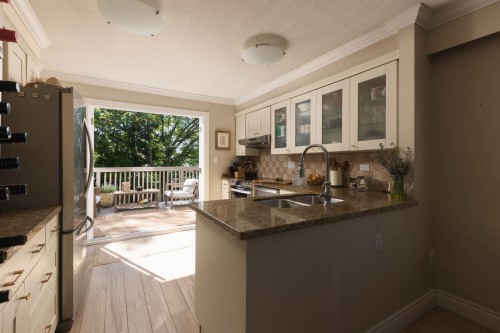 7952 15Th Avenue, Burnaby, BC - Indoor Photo Showing Kitchen With Double Sink