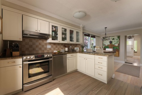 7952 15Th Avenue, Burnaby, BC - Indoor Photo Showing Kitchen