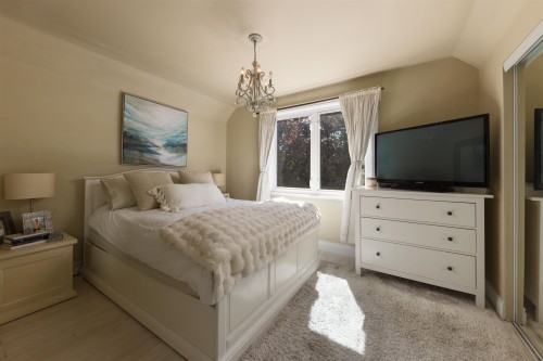 7952 15Th Avenue, Burnaby, BC - Indoor Photo Showing Bedroom