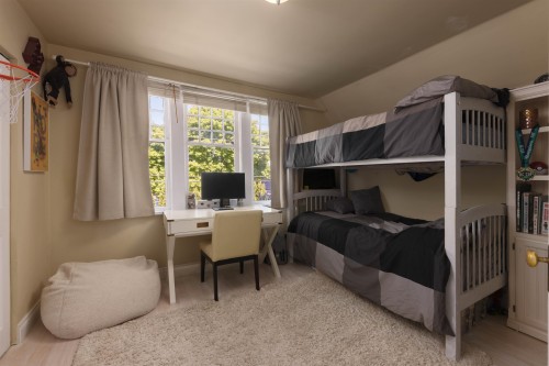 7952 15Th Avenue, Burnaby, BC - Indoor Photo Showing Bedroom