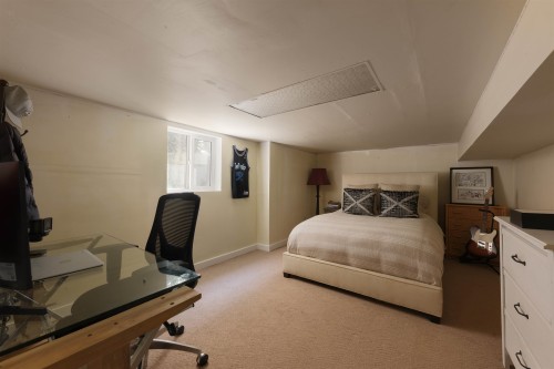 7952 15Th Avenue, Burnaby, BC - Indoor Photo Showing Bedroom