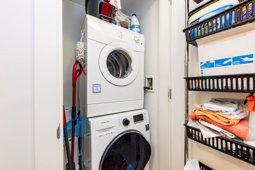 514-111 3Rd Street E, North Vancouver, BC - Indoor Photo Showing Laundry Room