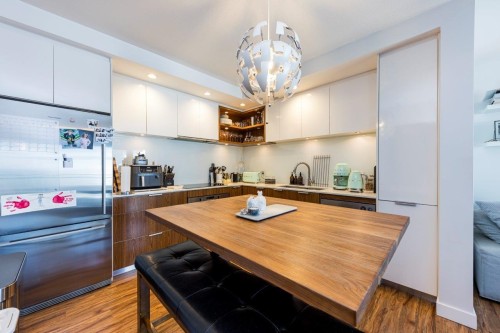 514-111 3Rd Street E, North Vancouver, BC - Indoor Photo Showing Kitchen