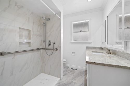 3356 Liverpool Street, Port Coquitlam, BC - Indoor Photo Showing Bathroom