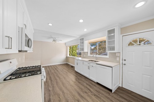 3356 Liverpool Street, Port Coquitlam, BC - Indoor Photo Showing Kitchen With Double Sink