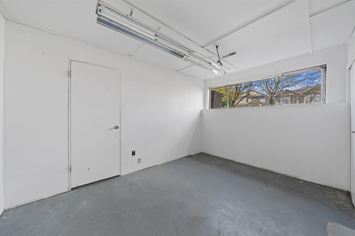 3356 Liverpool Street, Port Coquitlam, BC - Indoor Photo Showing Garage