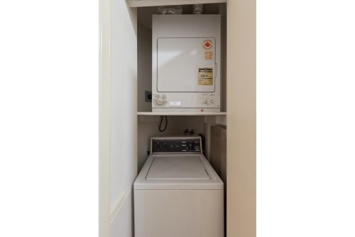 308-1327 Keith Road E, North Vancouver, BC - Indoor Photo Showing Laundry Room