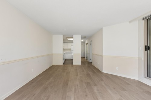 308-1327 Keith Road E, North Vancouver, BC - Indoor Photo Showing Other Room