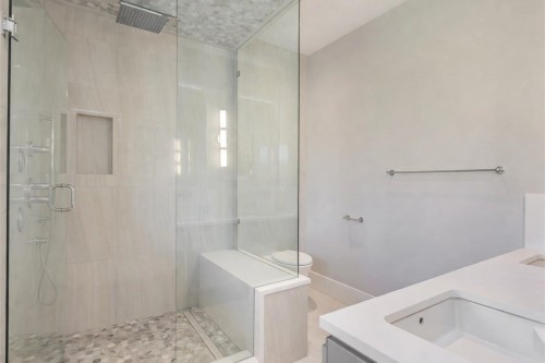 356 28Th Street W, North Vancouver, BC - Indoor Photo Showing Bathroom