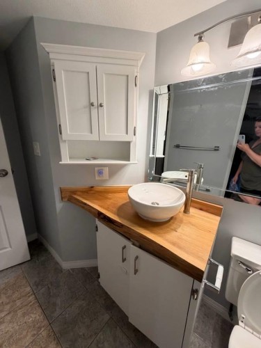 1210 Pacific Street, Coquitlam, BC - Indoor Photo Showing Bathroom