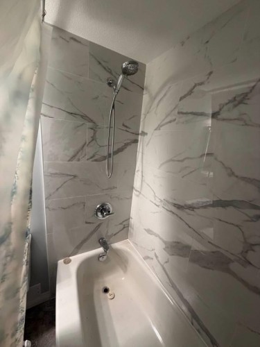 1210 Pacific Street, Coquitlam, BC - Indoor Photo Showing Bathroom