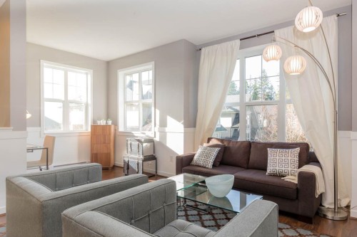 3355 Devonshire Avenue, Coquitlam, BC - Indoor Photo Showing Living Room