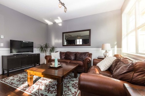 3355 Devonshire Avenue, Coquitlam, BC - Indoor Photo Showing Living Room