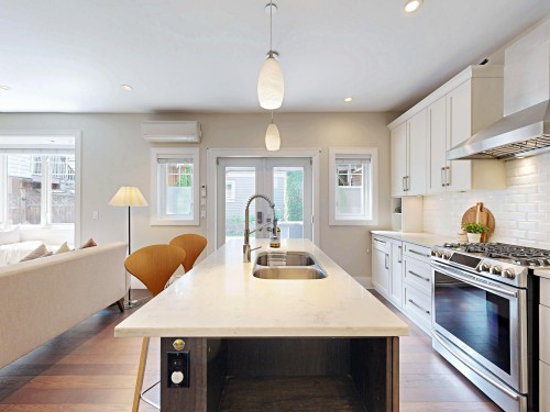 1338 23Rd Avenue E, Vancouver, BC - Indoor Photo Showing Kitchen With Double Sink With Upgraded Kitchen