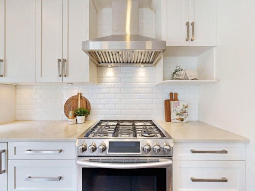 1338 23Rd Avenue E, Vancouver, BC - Indoor Photo Showing Kitchen With Upgraded Kitchen