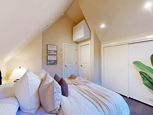 1338 23Rd Avenue E, Vancouver, BC - Indoor Photo Showing Bedroom