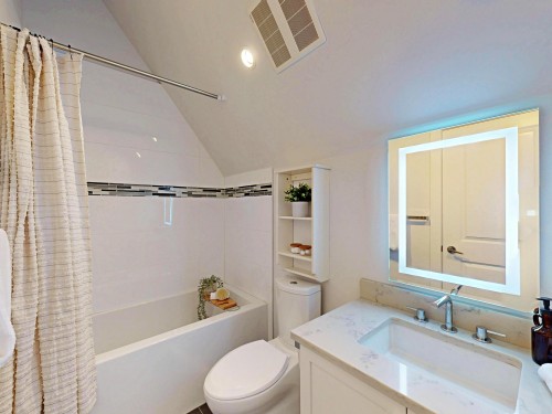 1338 23Rd Avenue E, Vancouver, BC - Indoor Photo Showing Bathroom