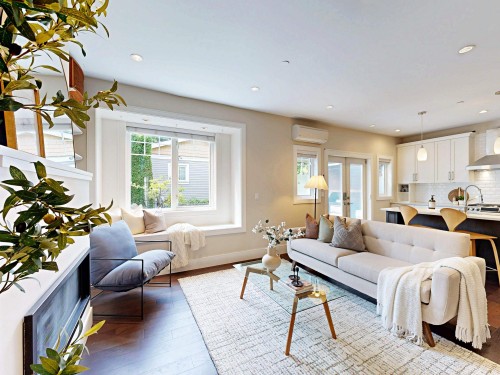 1338 23Rd Avenue E, Vancouver, BC - Indoor Photo Showing Living Room