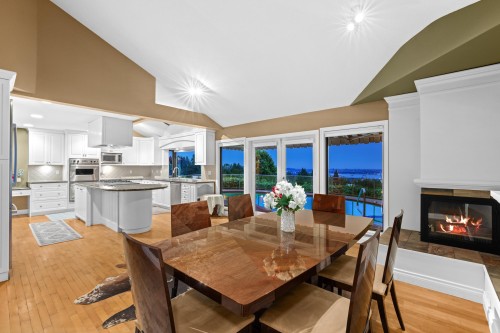 1285 Chartwell Crescent, West Vancouver, BC - Indoor Photo Showing Dining Room