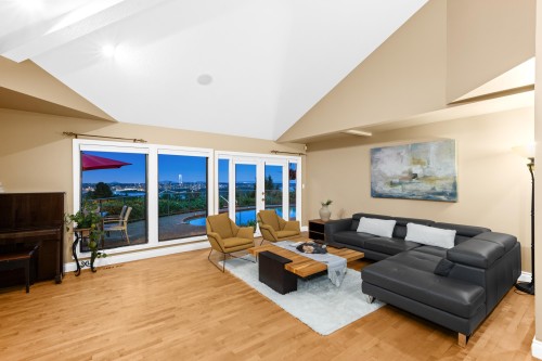 1285 Chartwell Crescent, West Vancouver, BC - Indoor Photo Showing Living Room