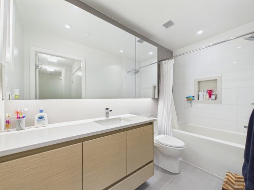 3544 Sawmill Crescent, Vancouver, BC - Indoor Photo Showing Bathroom