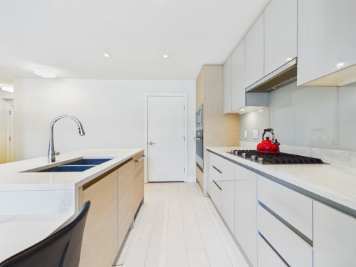 3544 Sawmill Crescent, Vancouver, BC - Indoor Photo Showing Kitchen With Double Sink With Upgraded Kitchen