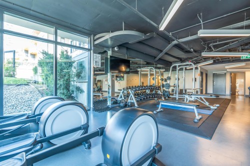 3544 Sawmill Crescent, Vancouver, BC - Indoor Photo Showing Other Room With In Ground Pool