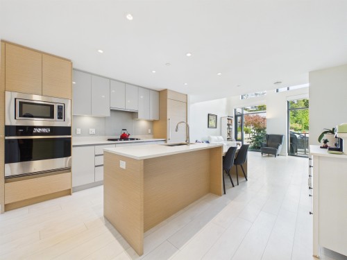 3544 Sawmill Crescent, Vancouver, BC - Indoor Photo Showing Kitchen With Upgraded Kitchen