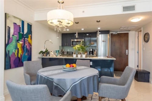 1003-133 Esplanade E, North Vancouver, BC - Indoor Photo Showing Dining Room