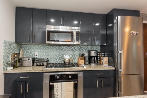 1003-133 Esplanade E, North Vancouver, BC - Indoor Photo Showing Kitchen With Upgraded Kitchen
