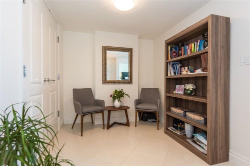 1003-133 Esplanade E, North Vancouver, BC - Indoor Photo Showing Other Room