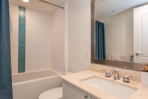 1003-133 Esplanade E, North Vancouver, BC - Indoor Photo Showing Bathroom