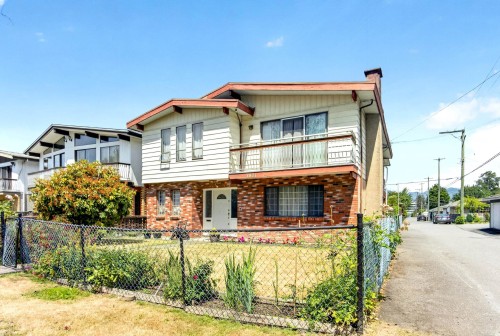 2871 18Th Avenue E, Vancouver, BC 