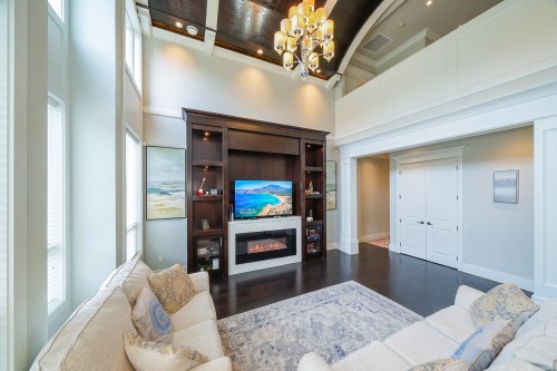 10320 Dennis Crescent, Richmond, BC - Indoor With Fireplace